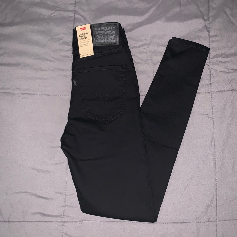 Pure black Levi jeans. [24/26]